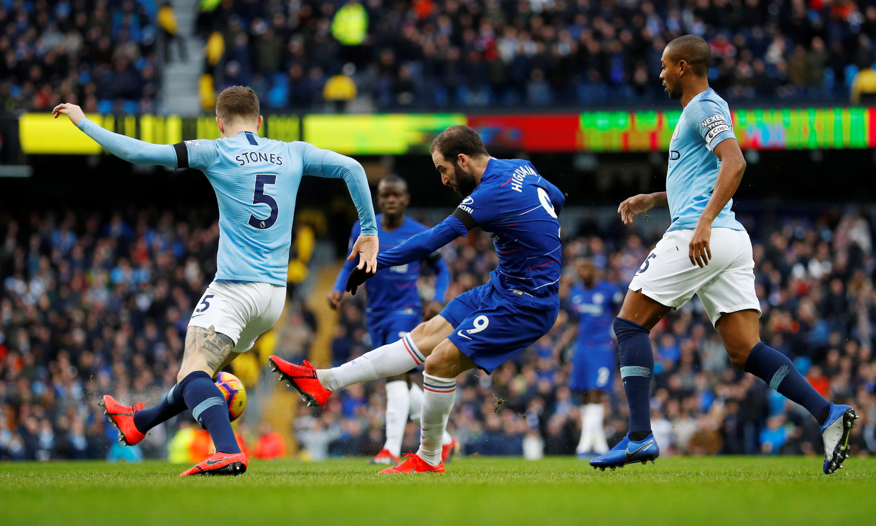 费兰：不是每天都能上演帽子戏法，我要让教练“头疼”