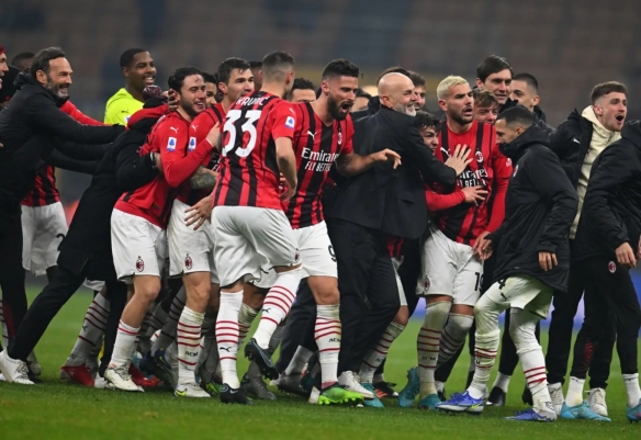 为庆祝美加墨世界杯，与刺客足球鞋融合设计的科8将进行复刻