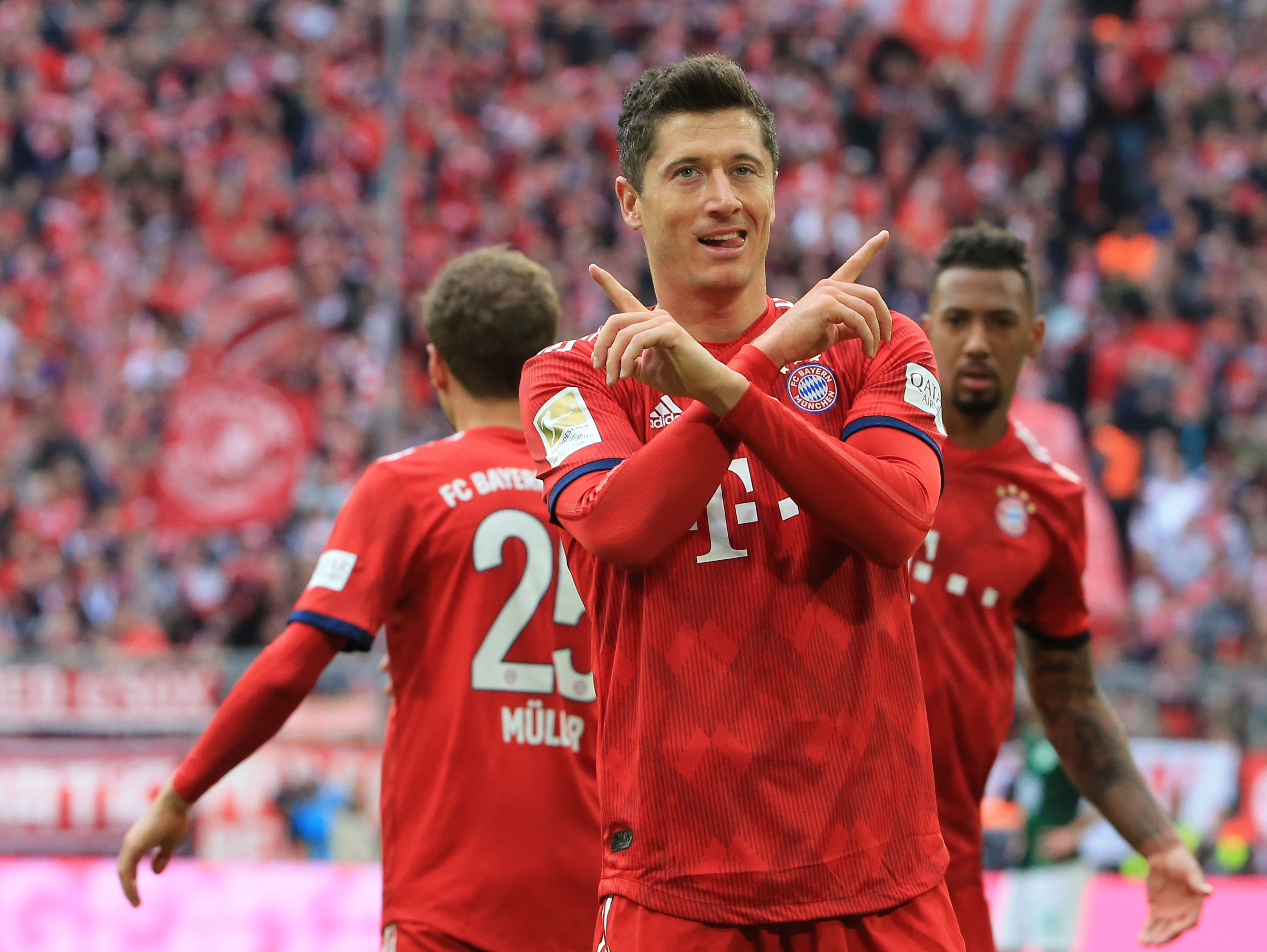 欧冠半场：杜兰、多尔贝格破门，卡拉巴克1-1阿贾克斯