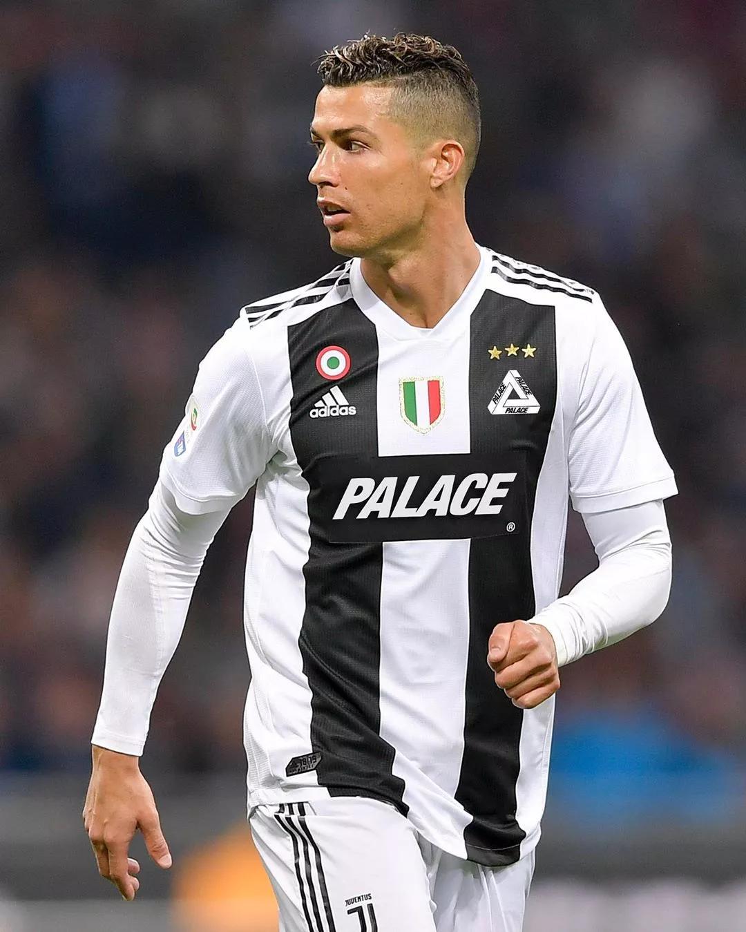 对阵都灵时的这粒任意球，至今仍让红黑军团球迷津津乐道