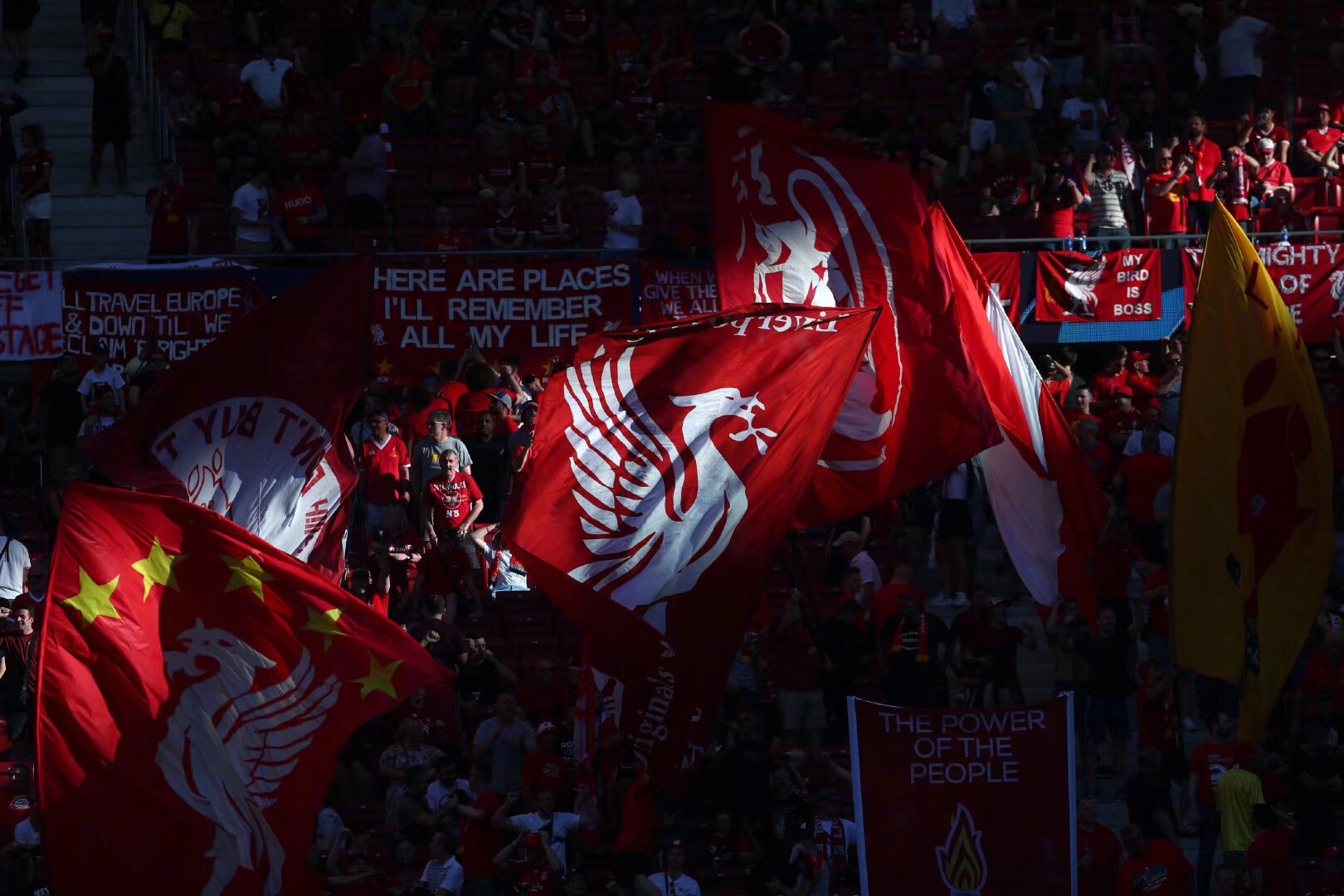 TA：奥赖利成功限制住了萨拉赫，他的防守表现远超多数边后卫