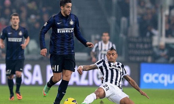 迈尼昂在加比亚社媒动态下留言，后者回复：请续约