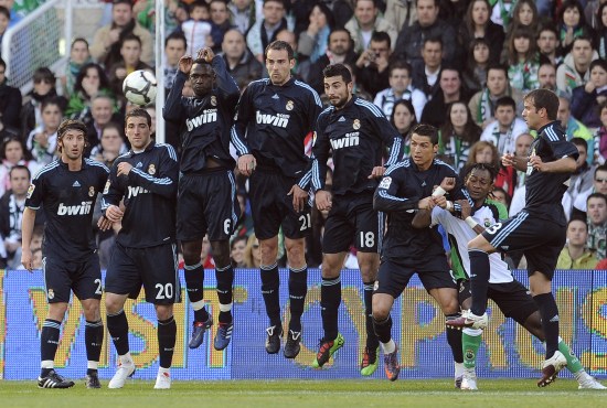 美记：快船没明确提到要裁掉保罗，可能等12月15日后再交易他