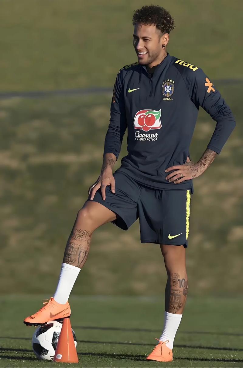 卡什：今夏只想留在维拉；还在找对象，波兰女生请私信我