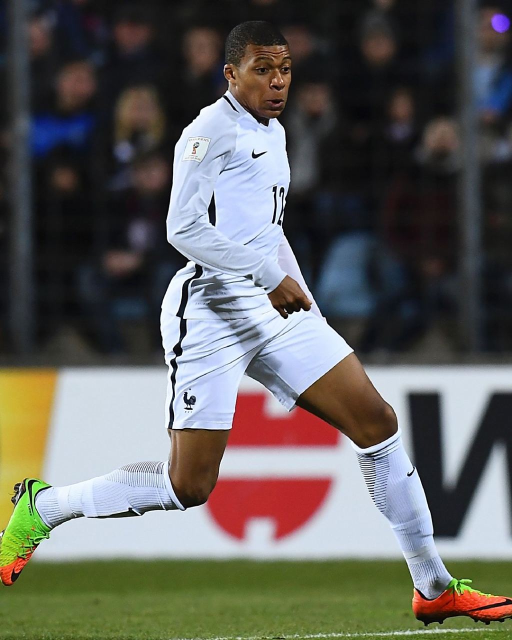 曼联平局再显不稳定，马兹拉维怒斥错失良机